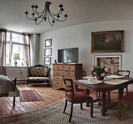 Cafe 28 & Pension Am Markt Вісмар Екстер'єр фото