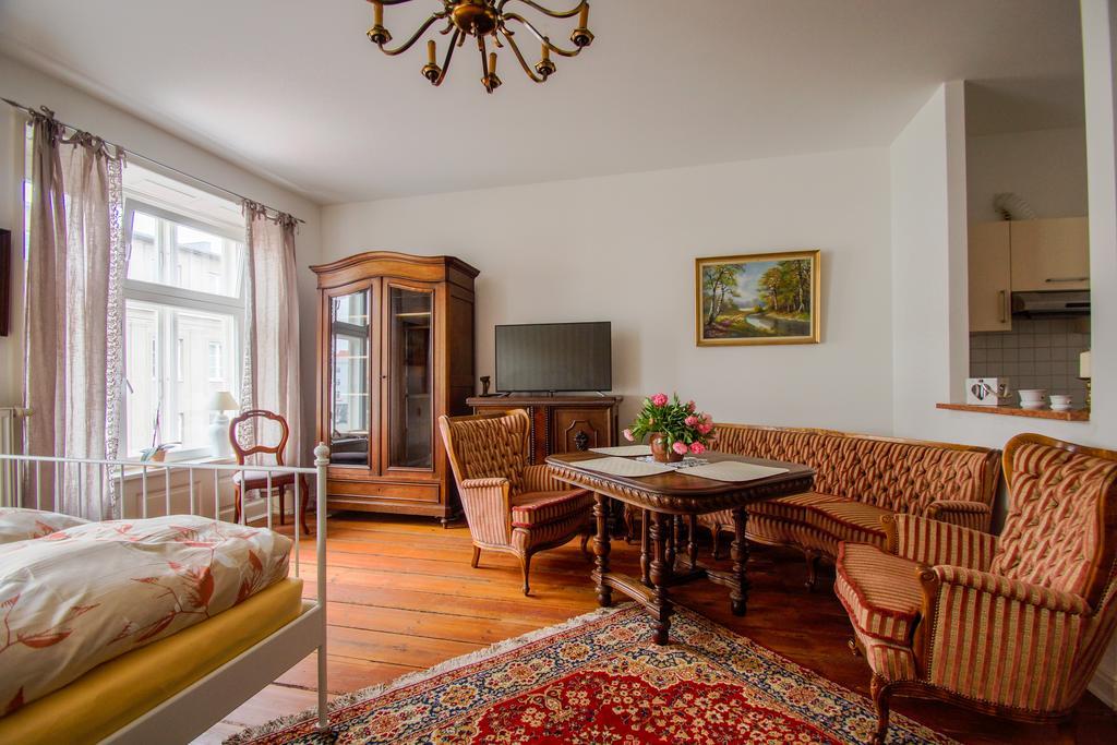 Cafe 28 & Pension Am Markt Вісмар Екстер'єр фото
