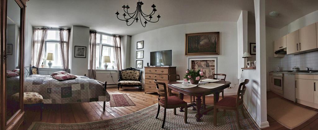 Cafe 28 & Pension Am Markt Вісмар Екстер'єр фото
