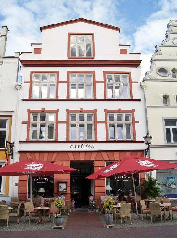 Cafe 28 & Pension Am Markt Вісмар Екстер'єр фото