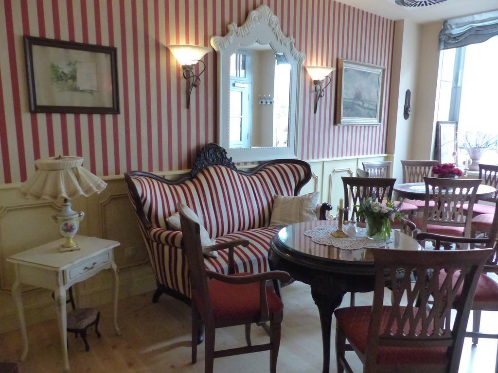 Cafe 28 & Pension Am Markt Вісмар Екстер'єр фото