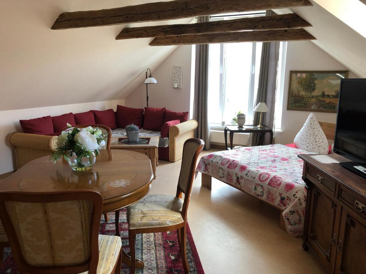 Cafe 28 & Pension Am Markt Вісмар Екстер'єр фото