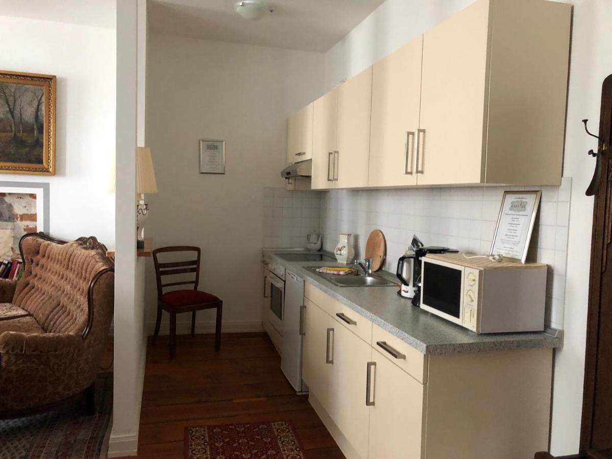 Cafe 28 & Pension Am Markt Вісмар Екстер'єр фото