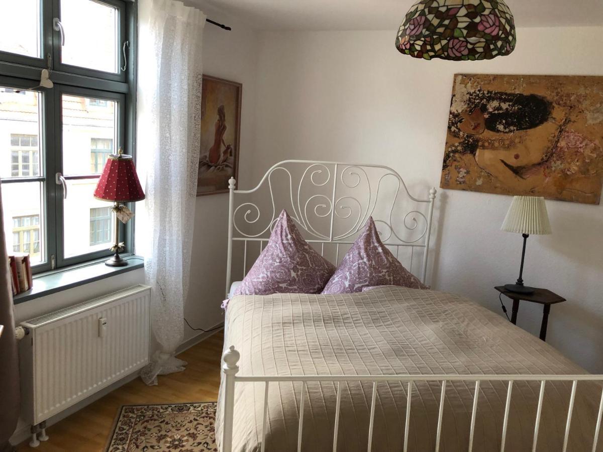Cafe 28 & Pension Am Markt Вісмар Екстер'єр фото